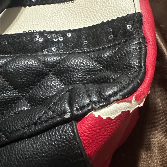 Adorable Betsey Johnson’s sequin bag - Picture 11 of 13